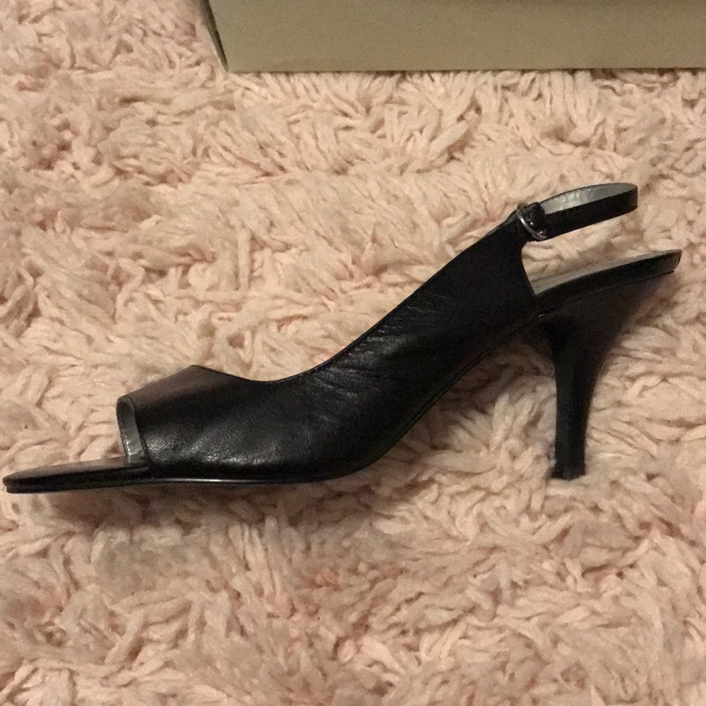 Heels - Picture 3 of 3